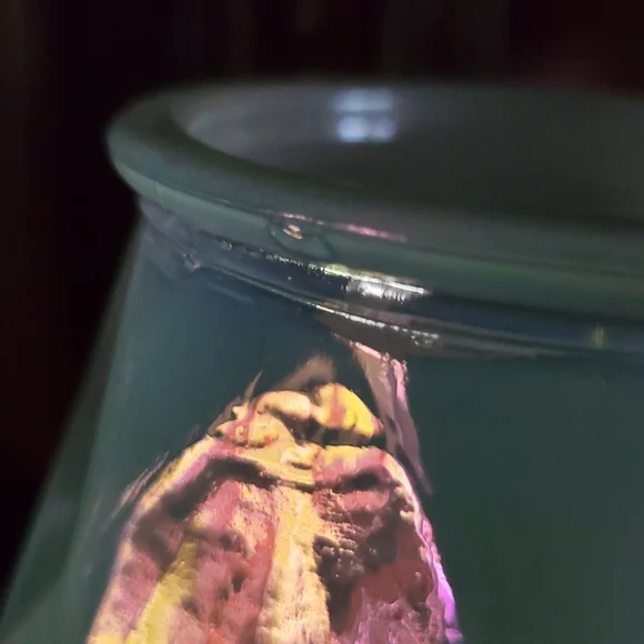 ✨️ Irredescent Pearl w/ Light Green Undertone 8 1/2" Modern Diamond Vase - Picture 7 of 10